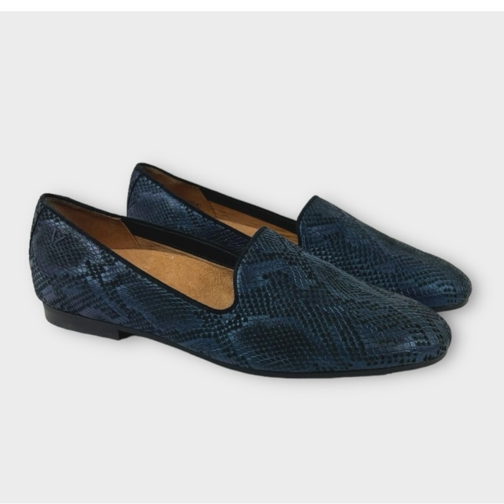 Vionic Willa II Loafer in Navy Snake Print Size 9 WIDE